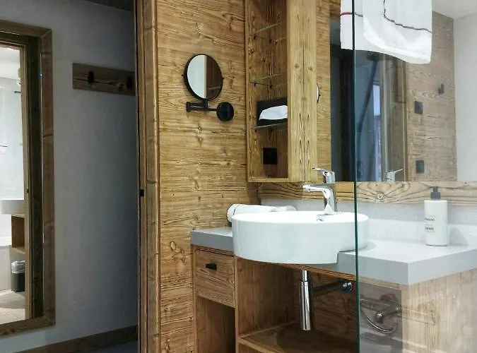 Les Sherpas 4* קורשבל